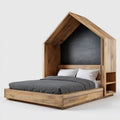 Kinder Hausbett Natur 140 x 200 cm aus Kiefer Massivholz mit Kreidetafel und Regal